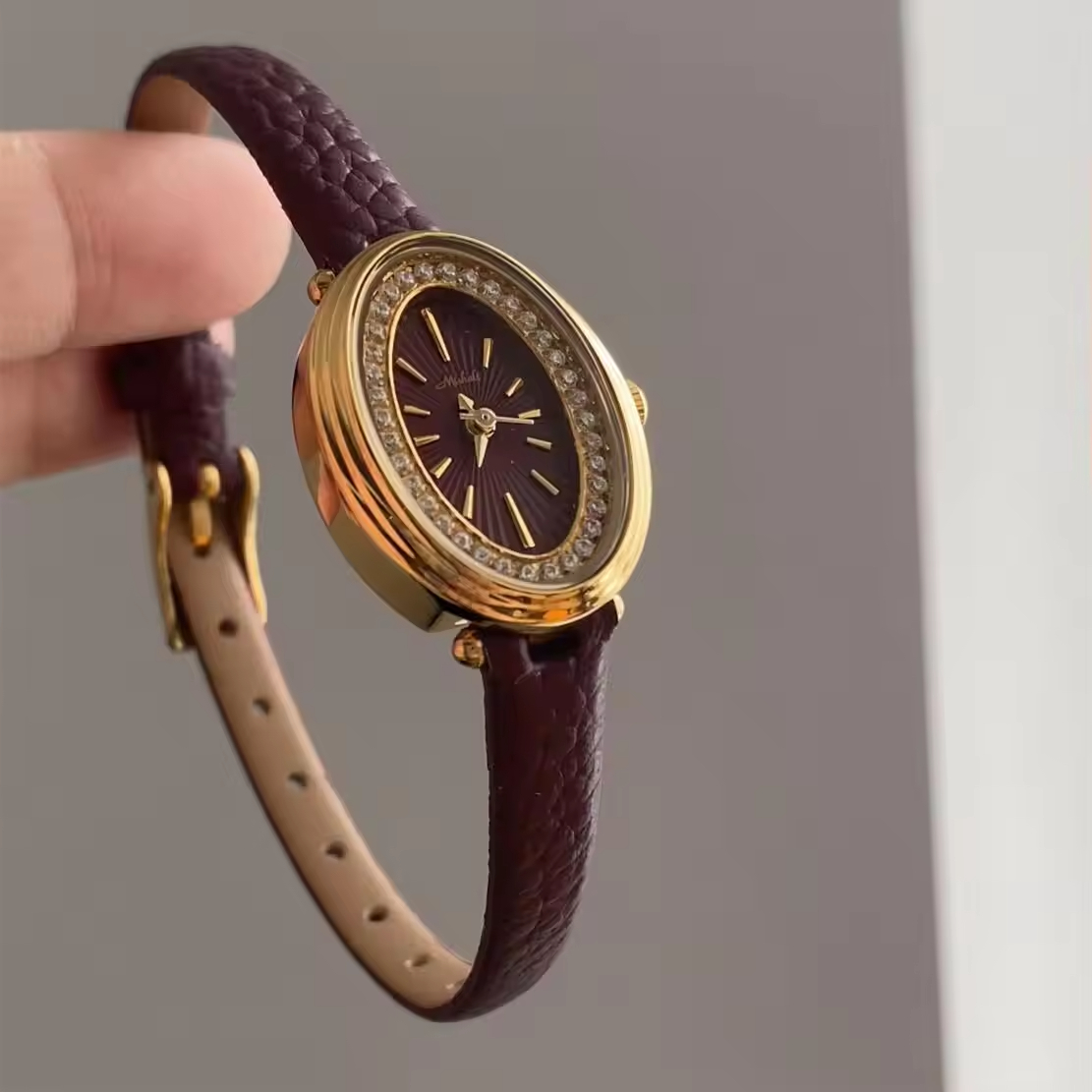 New Quartz Watch Inlaid with Rhinestones, Luxurious and Personalized Women's Watch, Vintage Women's Watch