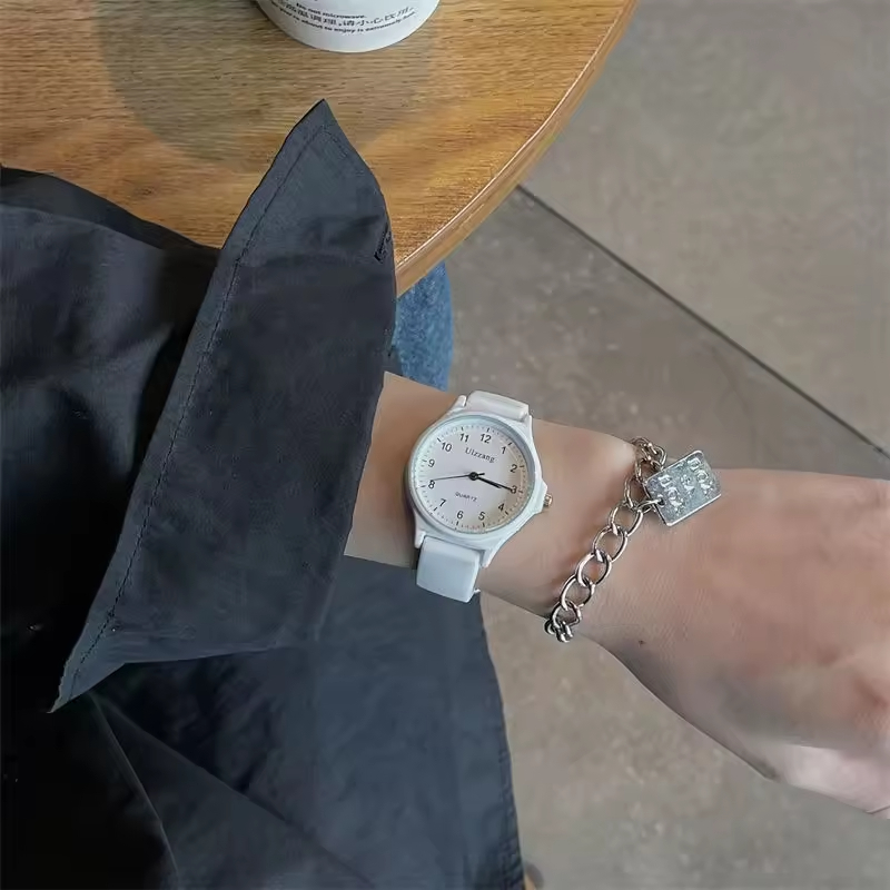 Fashionable Leather-Band Quartz Movement Price Watches with Pointer Dial Display Substitute Product